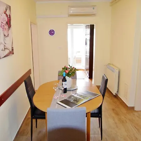 Apartment Geräumige In Mit Gemeinsamem Garten